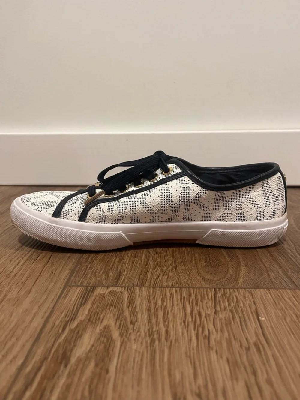 Michael Kors Boerum Sneaker in White/Navy - Picture 8 of 12